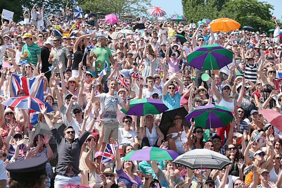 Fans celebrate on Henman Hill. (Peter Macdiarmid/Getty Images)