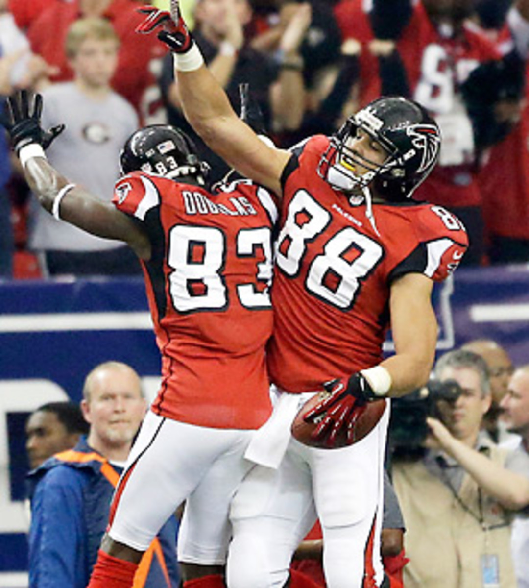 Tony Gonzalez's clutch catch helped secure the first playoff win in his 16-year career. (David Goldman/AP)