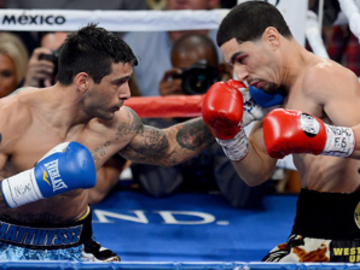 Danny Garcia (right) held off Lucas Matthysse to keep his super lightweight belt.