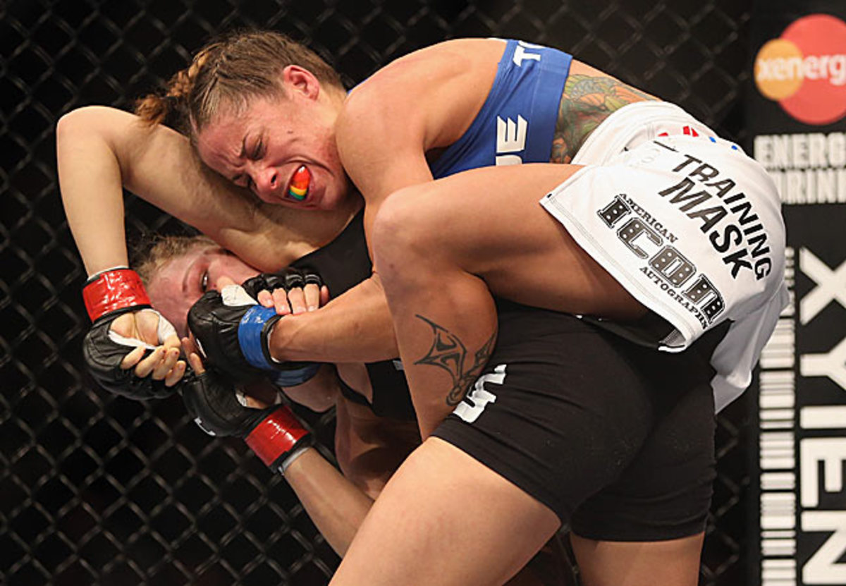 Early in the fight, Liz Carmouche had Rousey in trouble, nearly landing a rear naked choke.