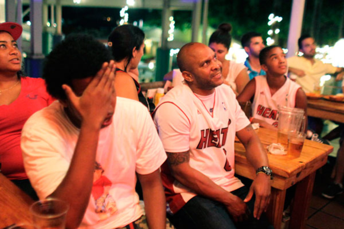 Miami Heat fans :: AP