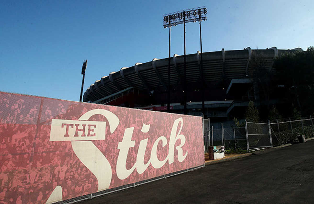 Police say most of the arrests at Monday night's game at Candlestick Park were for public drunkenness.
