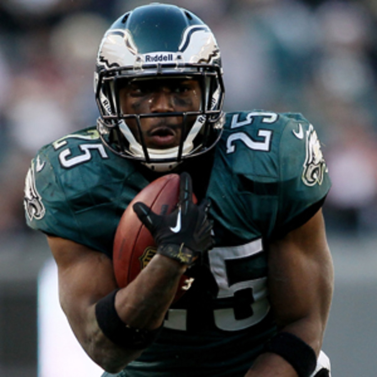 LeSean McCoy is hoping to bounce back in Chip Kelly's new offense after a sub-par 2012.  (Alex Trautwig/Getty Images)