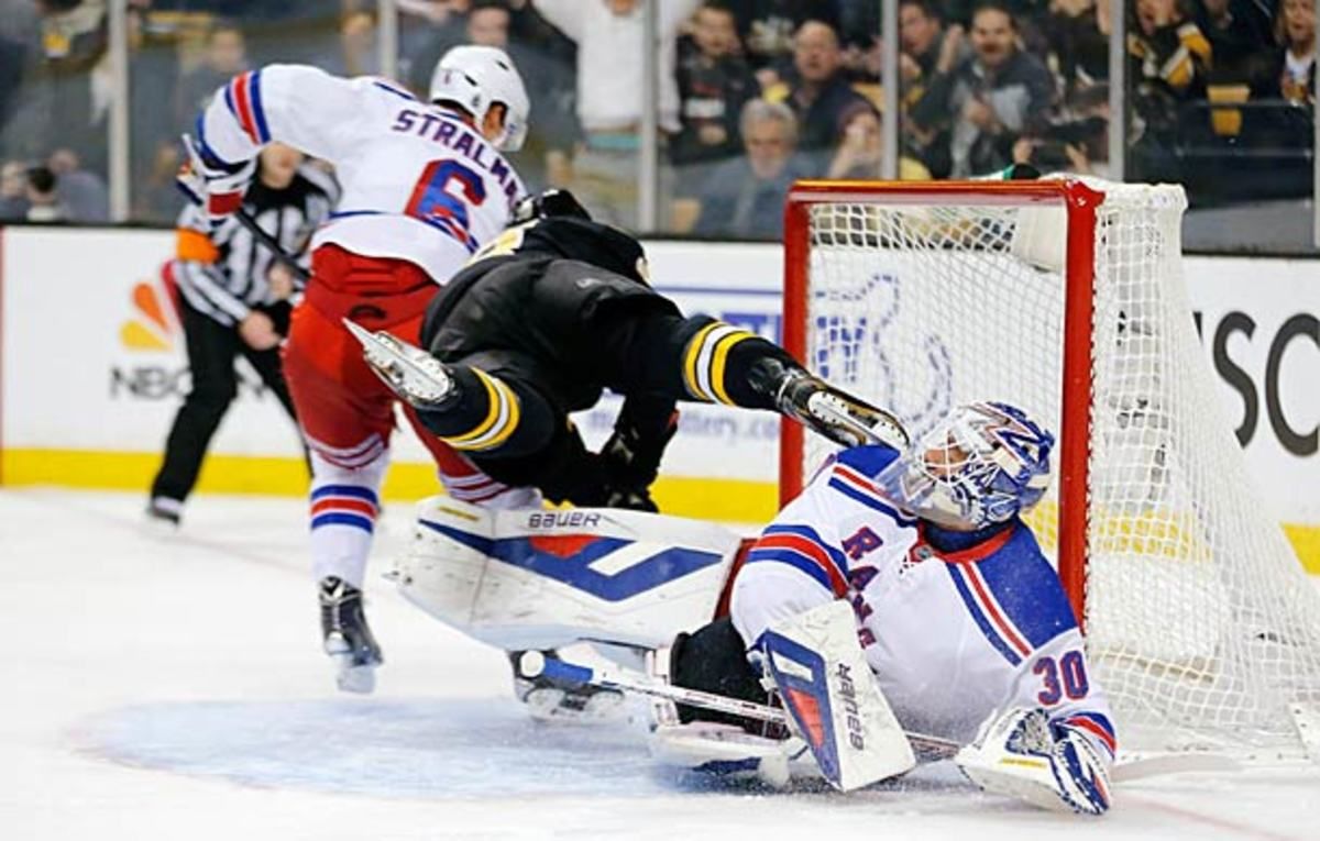 Goaltender Henrik Lundqvist has agreed to a seven-year contract extension with the New York Rangers.