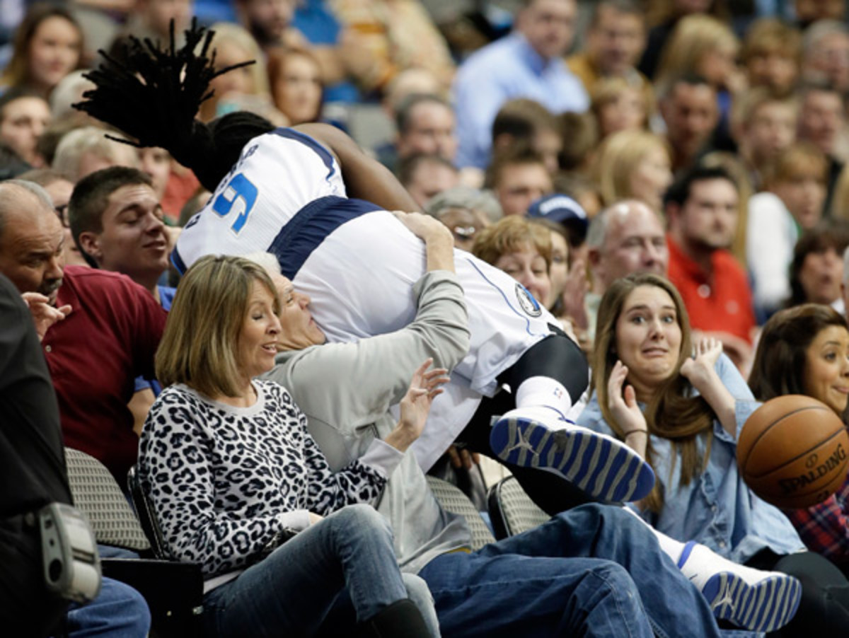 mavs-crowd.jpg