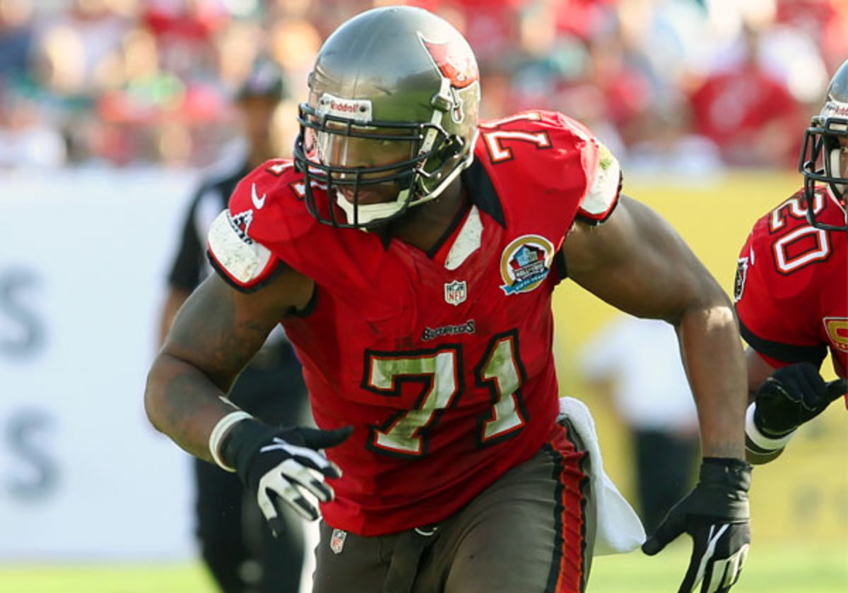 Michael Bennett had 9.0 sacks with the Buccaneers in 2012. (Cliff Welch/Icon SMI)