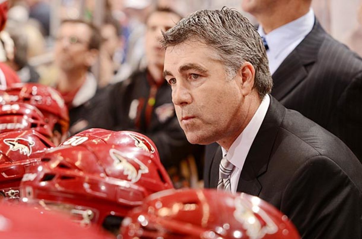 Coach Dave Tippett signed an extension with the Phoenix Coyotes.