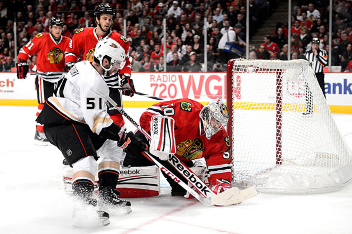 Corey Crawford's injury was a concern as the Blackhawks closed in on the Ducks' NHL fast start mark.