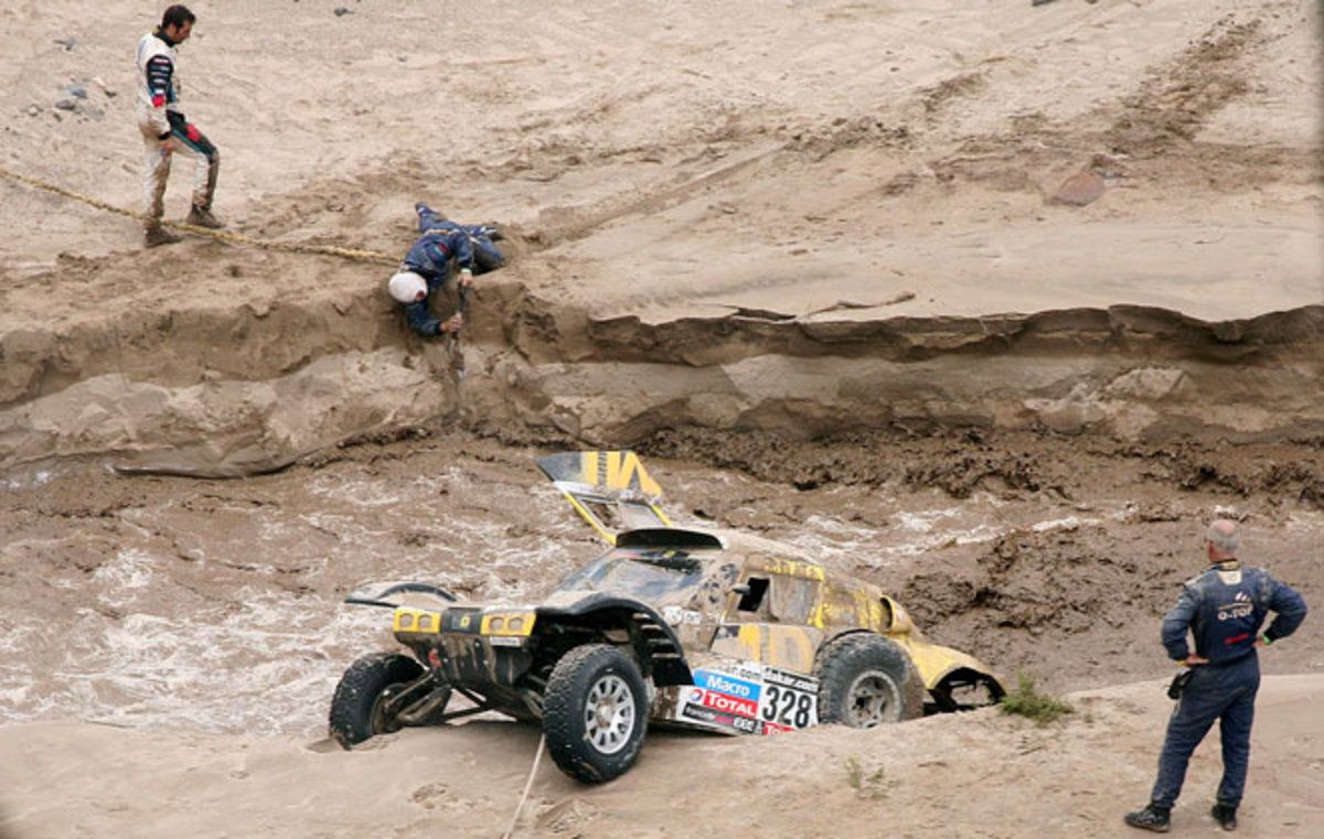 Floods shortened Wednesday's 137-mile stage on the sand dunes to just 33.