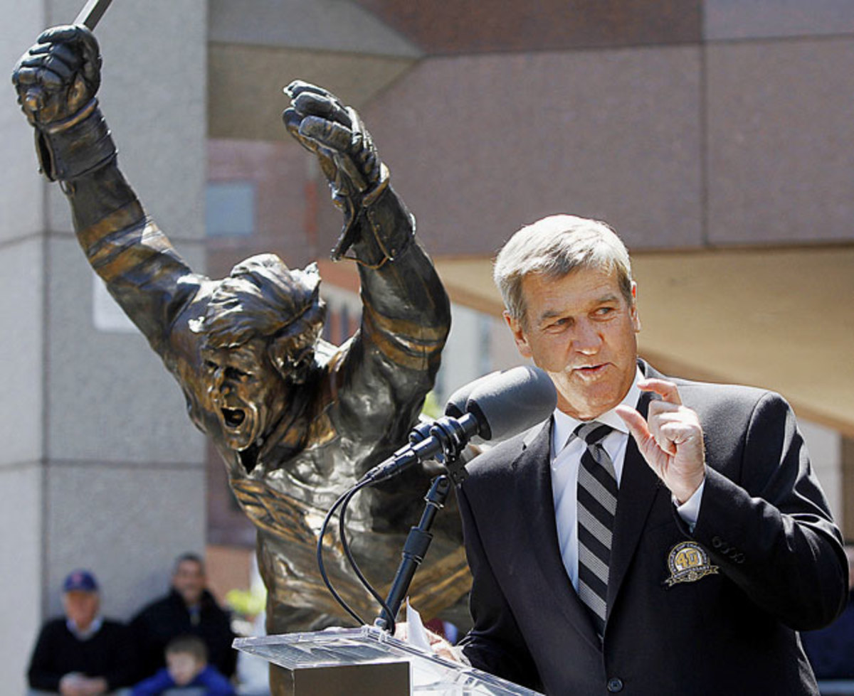 131022164806-bobby-orr-statue-single-image-cut.jpg