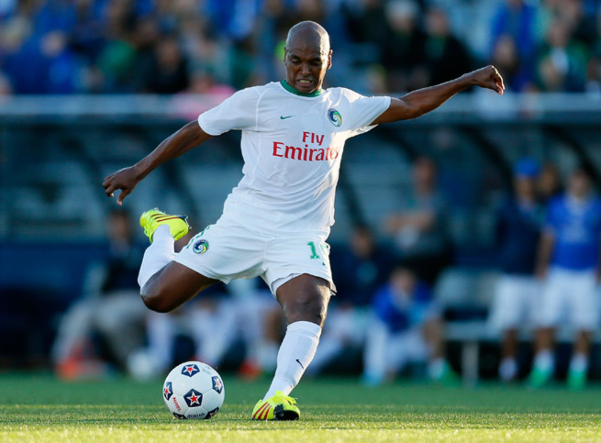 Cosmos' Marcos Senna backs Diego Costa's choice to represent