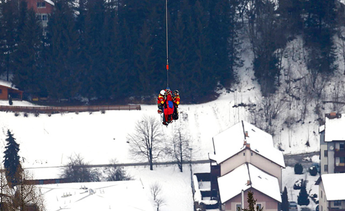 Lindsey Vonn was airlifted by helicopter from the ski course after crashing about halfway through her super-G run at the world championships.