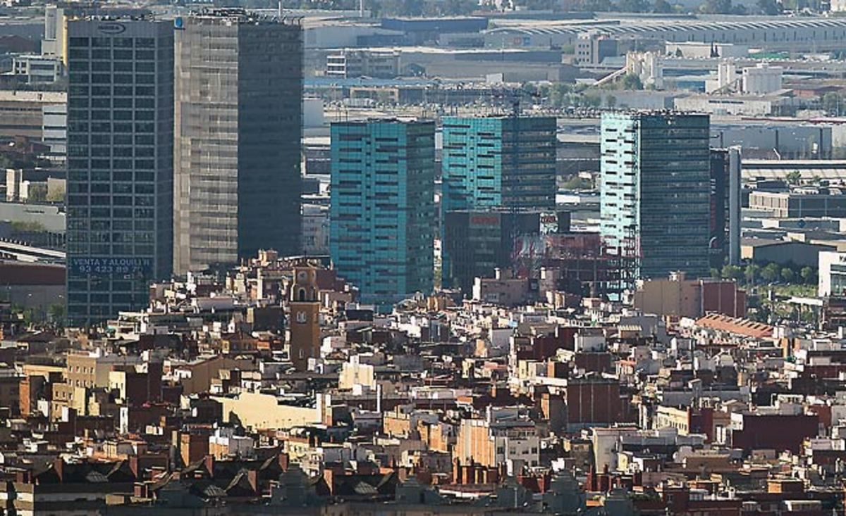 Barcelona could launch a bid for the 2022 Winter Olympics if Madrid's 2020 Olympics campaign fails.
