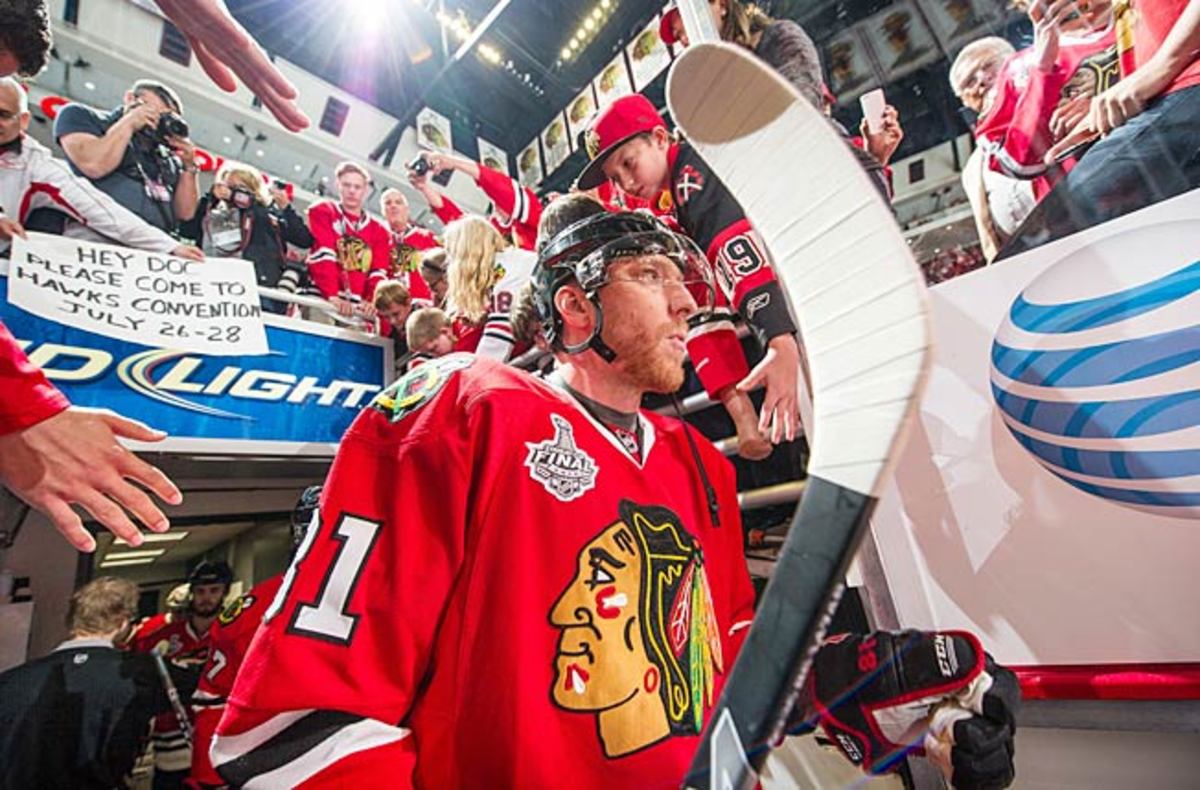 Marian Hossa is expected to play tonight. (Bruce Bennett/Getty Images)