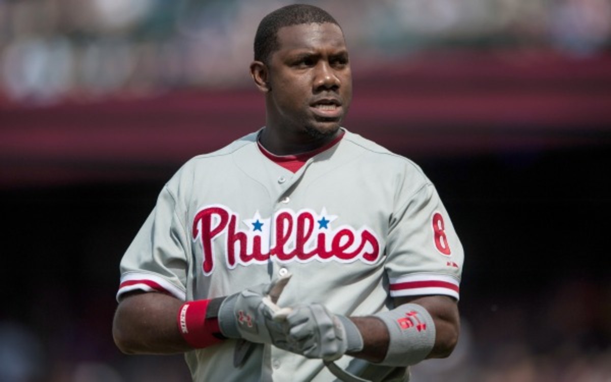 Phillies slugger Ryan Howard will be out 6 to 8 weeks with a knee injury. (Dustin Bradford/Getty Images)
