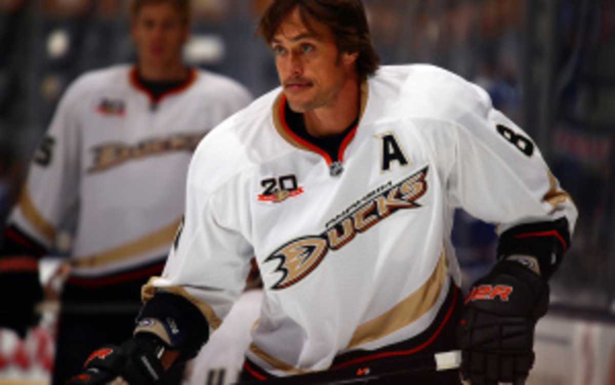 Ducks forward Teemu Selanne will undergo surgery on Wednesday to repair a wound to his upper mouth suffered in Tuesdays win against the Flyers. (Abelimages/Getty Images)