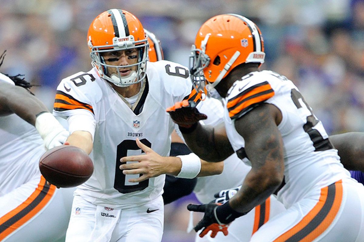 Brian Hoyer (left) and Willis McGahee helped the Browns snag a victory over the Vikings just days after the team traded Trent Richardson.