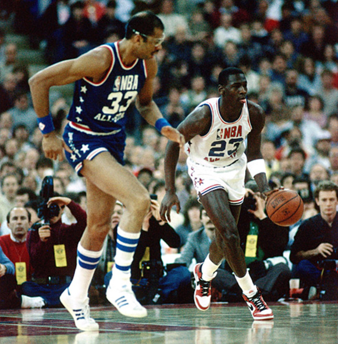 Jordan dribbles past Kareem Abdul-Jabbar at the 1985 NBA All-Star game. (Andrew D. Bernstein/NBAE/Getty Images)