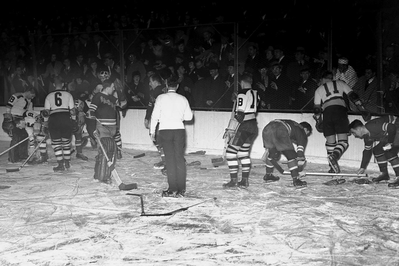 1940s-NHL-brawl.jpg