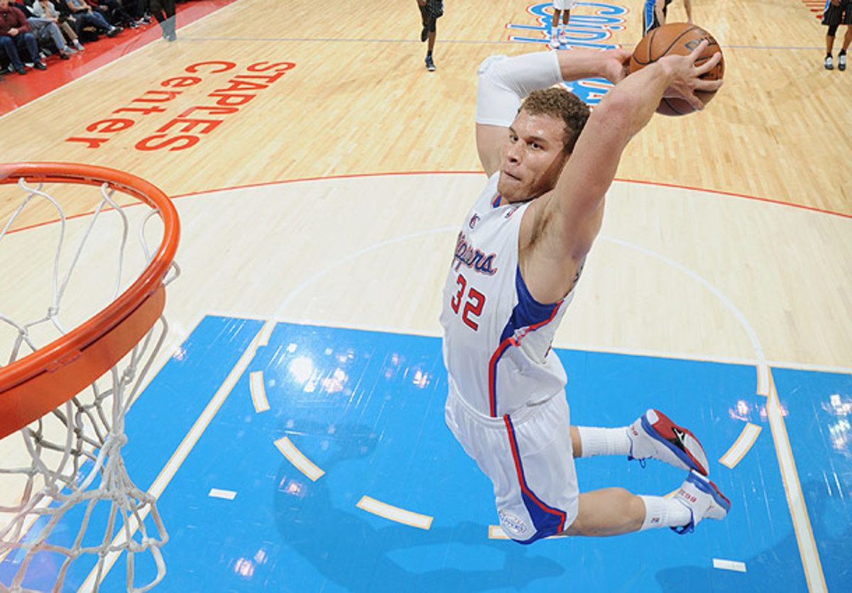 Blake Griffin extends for a huge dunk