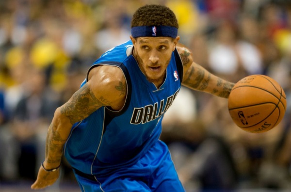 Delonte West plays basketball at recovery center (video) - Sports