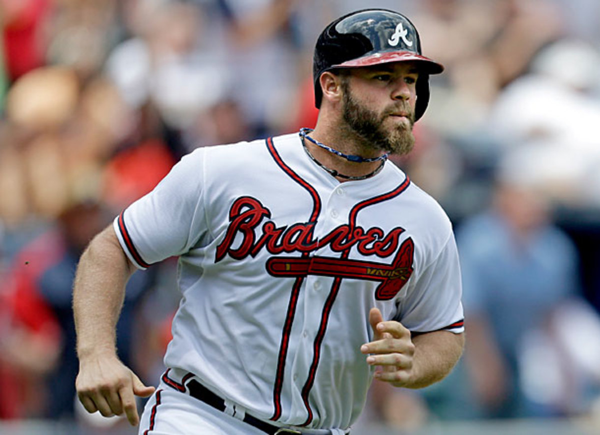 Braves place Evan Gattis on DL with oblique injury 