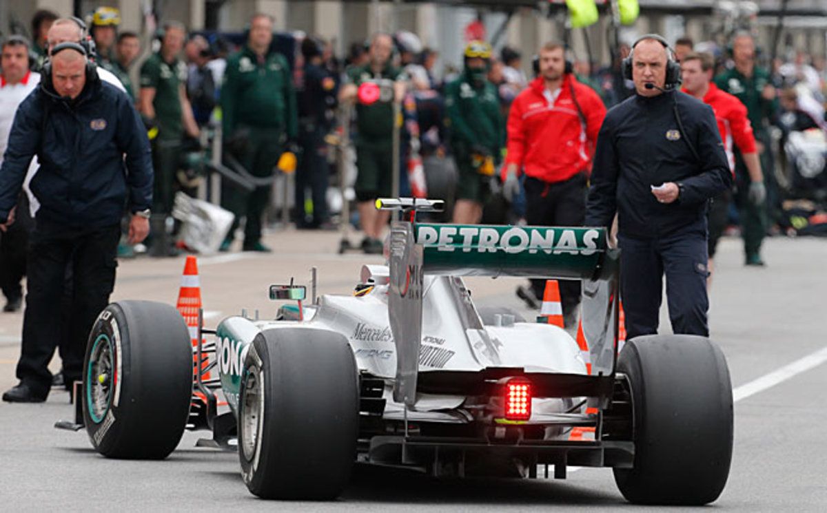 Mercedes and the tire manufacturer Pirelli could be sanctioned by F1's governing body.