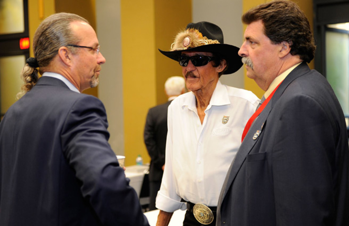 Kyle Petty's on-air criticism off Denny Hamlin caused the driver to retaliate on Twitter.