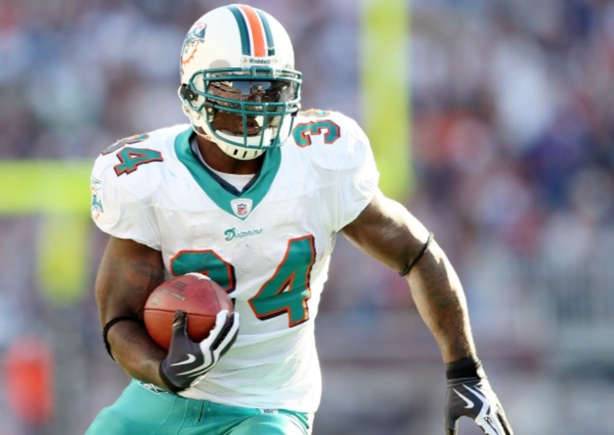 Former Dolphin Channing Crowder said he did not say Ricky Williams regularly smoked pot before games. (Elsa/Getty Images)