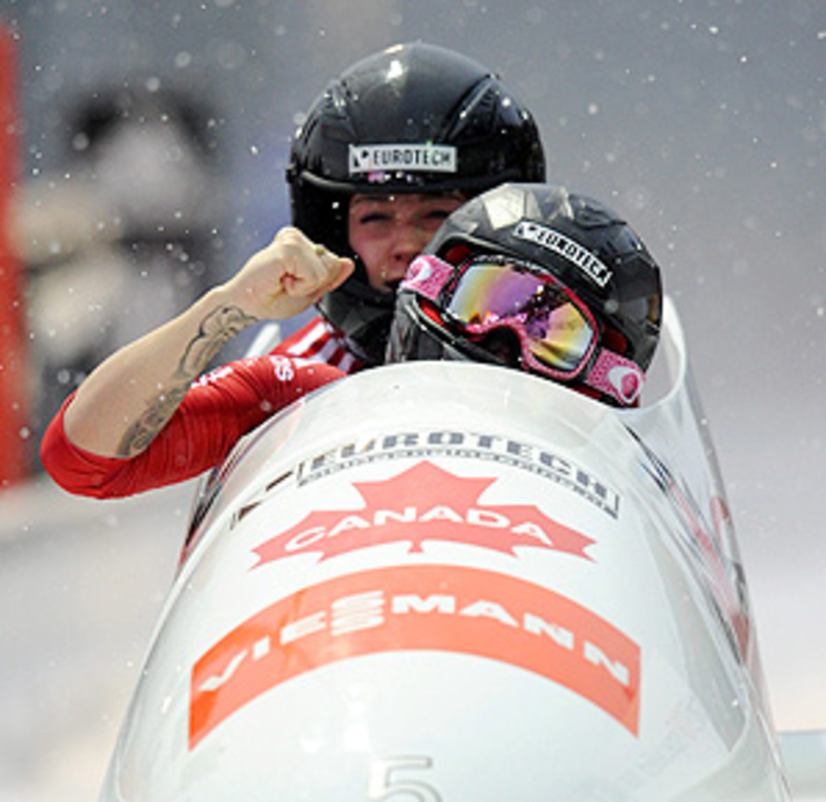 Kaillie Humphries (front) and Chelsea Valois beat German rival Cathleen Martini.