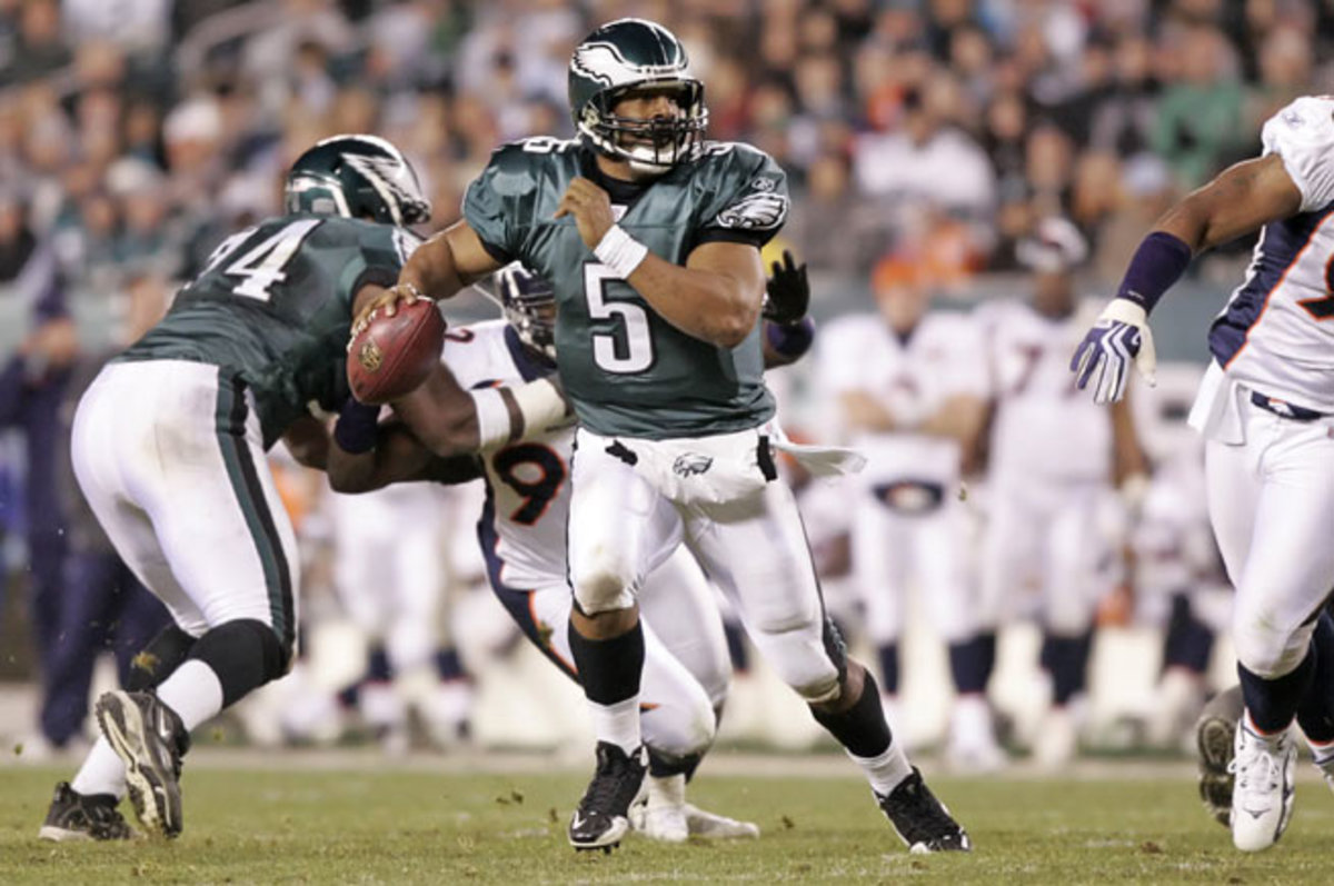 Donovan McNabb hasn't played in the NFL since 2011, but will re-sign and retire with the Eagles on Monday.