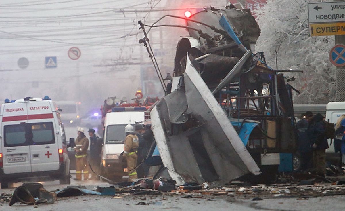 A suicide bomber killed 14 people on a Volgograd bus Monday, the second attack in the city in two days.