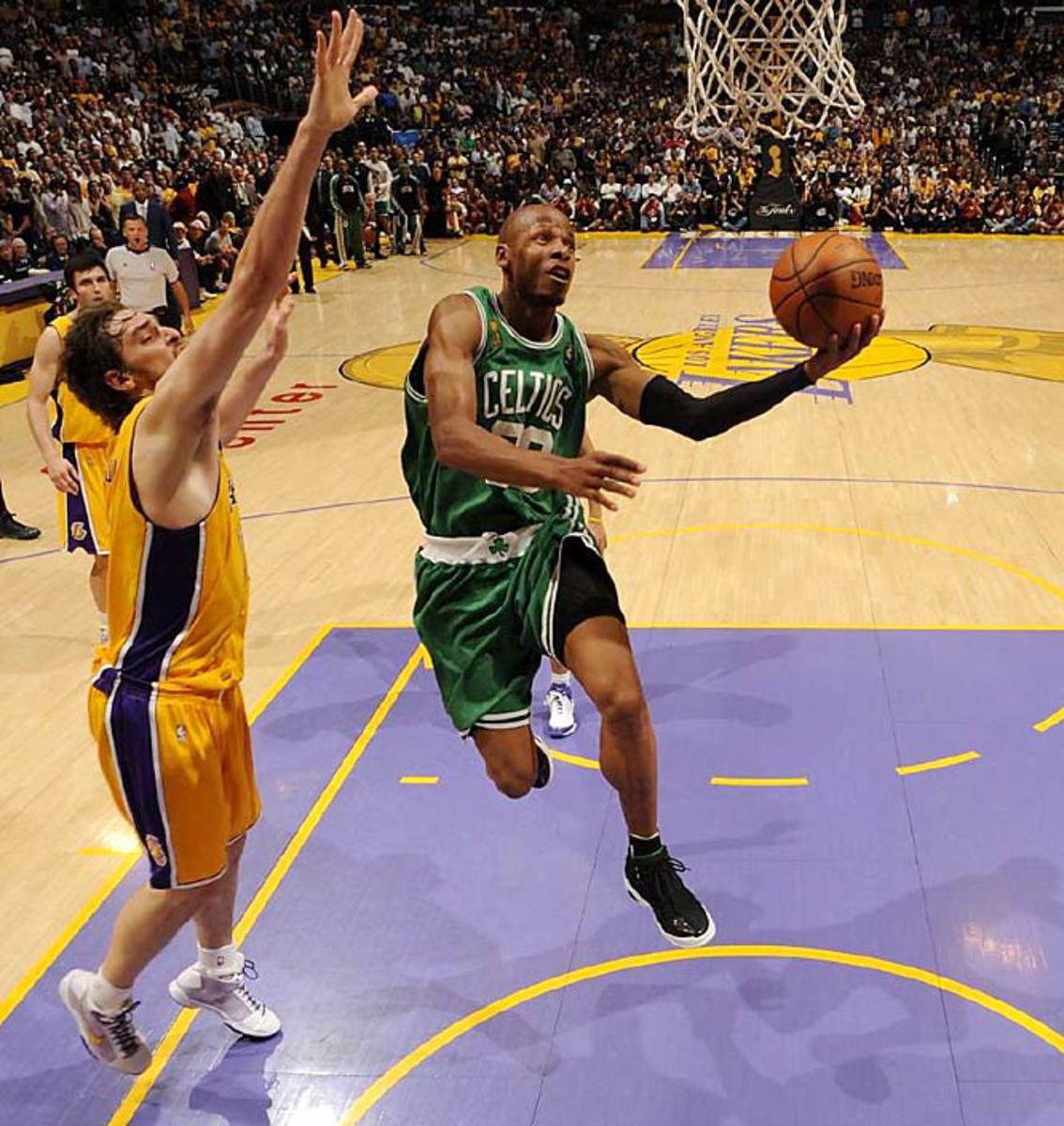 Celtics defeat Lakers