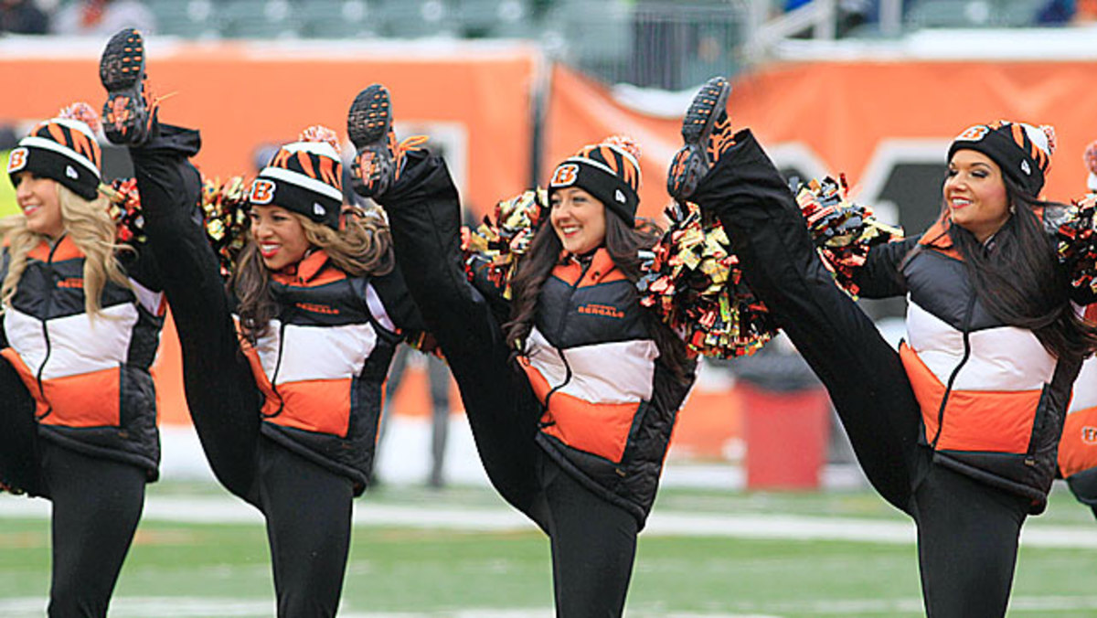 131210081603-cincinnati-bengals-ben-gals-cheerleaders-ap99474117293-18-single-image-cut.jpg
