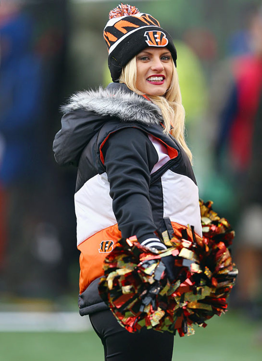 131210081556-cincinnati-bengals-ben-gals-cheerleaders-454320109-10-single-image-cut.jpg