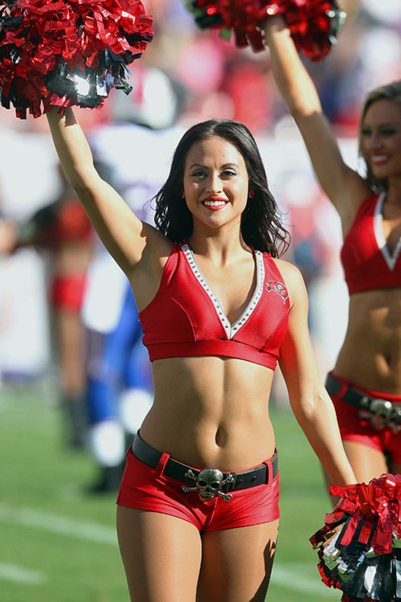 131210081857-tampa-bay-buccaneers-cheerleaders-25310603-single-image-cut.jpg