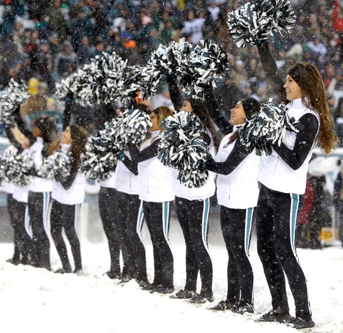 131210081735-philadelphia-eagles-cheerleaders-ap981404138838-4-single-image-cut.jpg