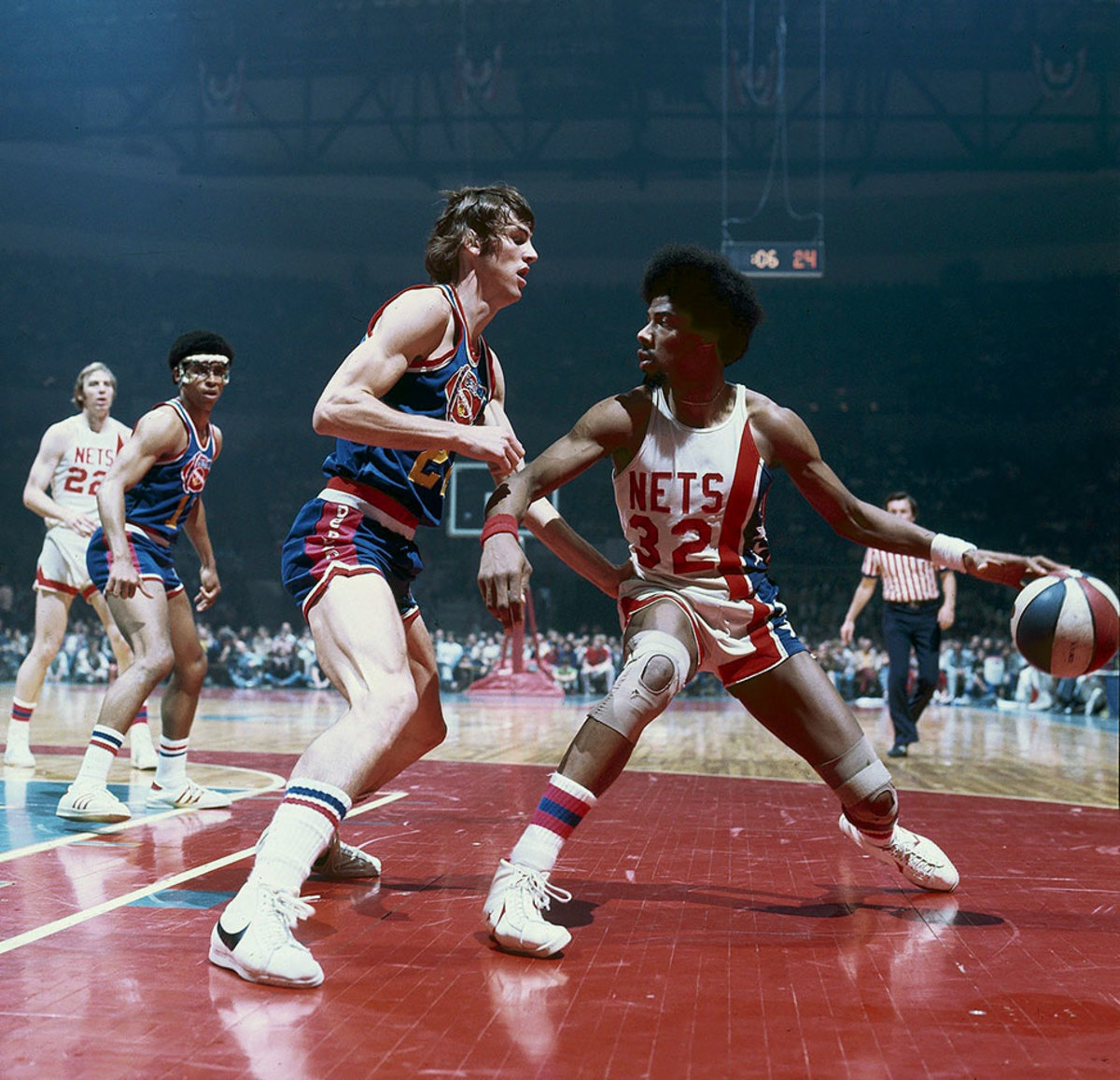 1976-Julius-Erving-001340213.jpg