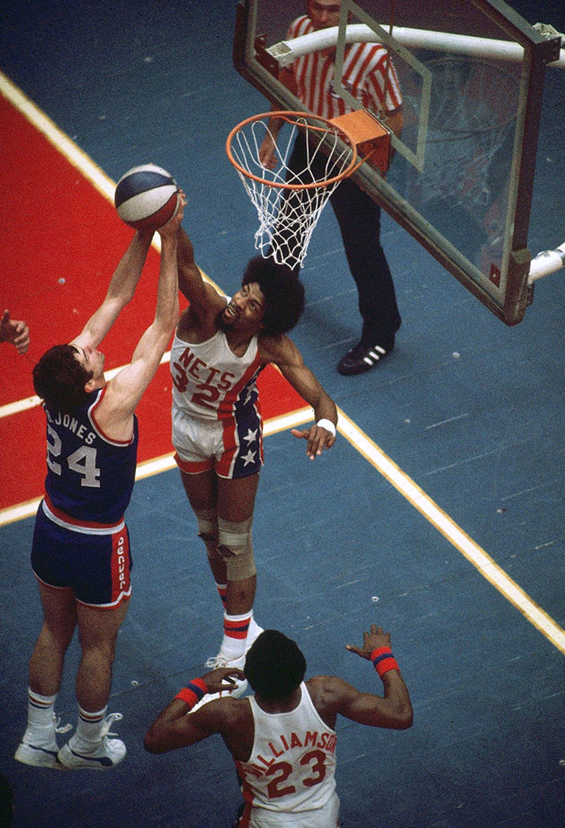 1976-Julius-Erving-Bobby-Jones-001311997.jpg