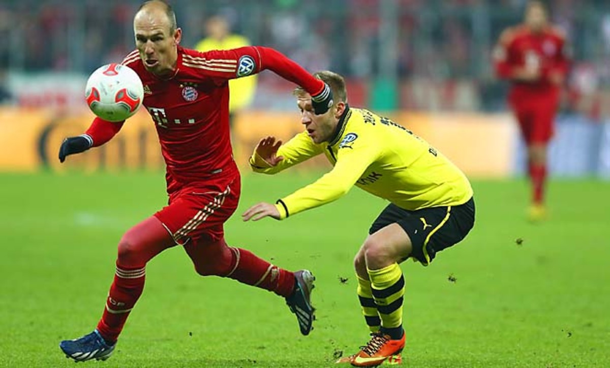 Arjen Robben (left) and Bayern have a huge Bundesliga lead and are a Champions League favorite.