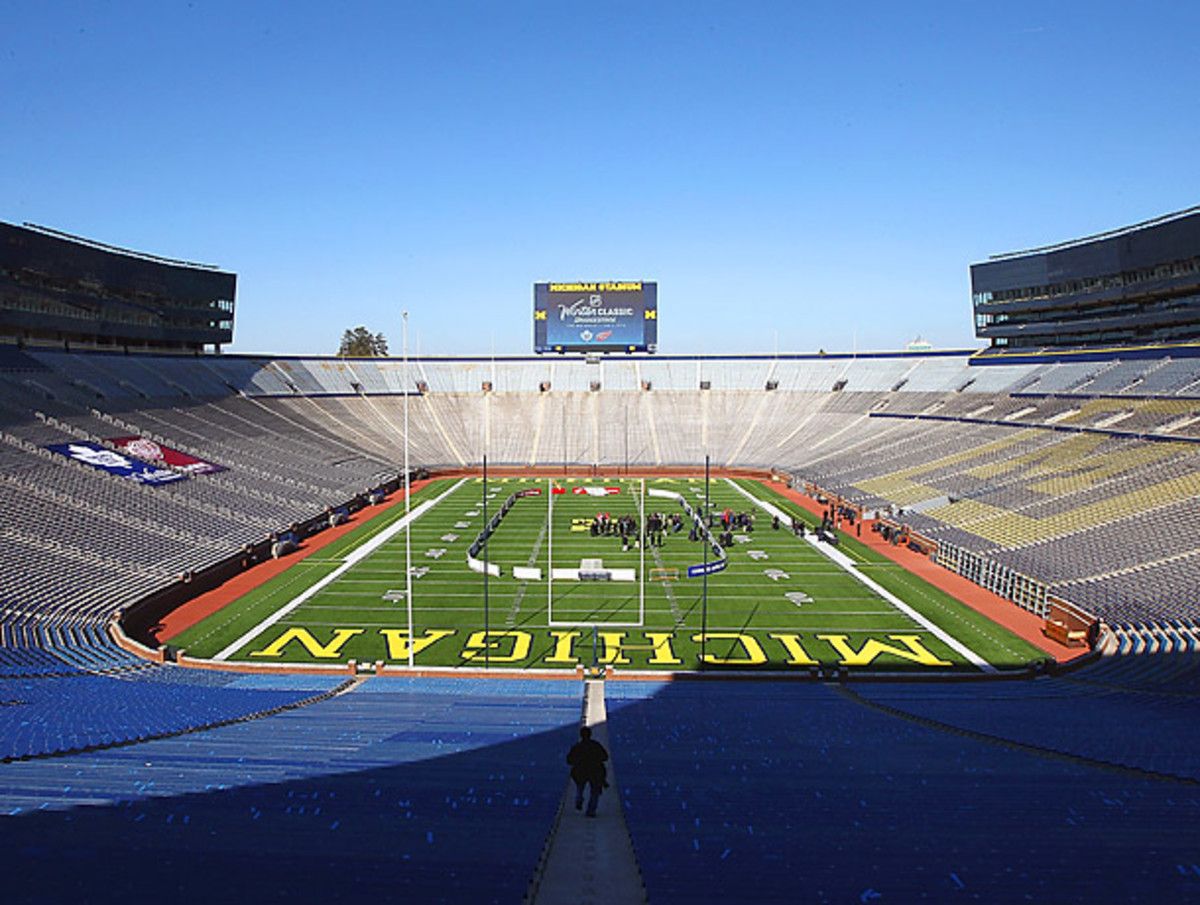 Just as originally planned for this year before the lockout led to its cancellation, Ann Arbor's Michigan Stadium will host the 2014 Winter Classic between the Toronto Maple Leafs and the Detroit Red Wings on New Year's Day. 