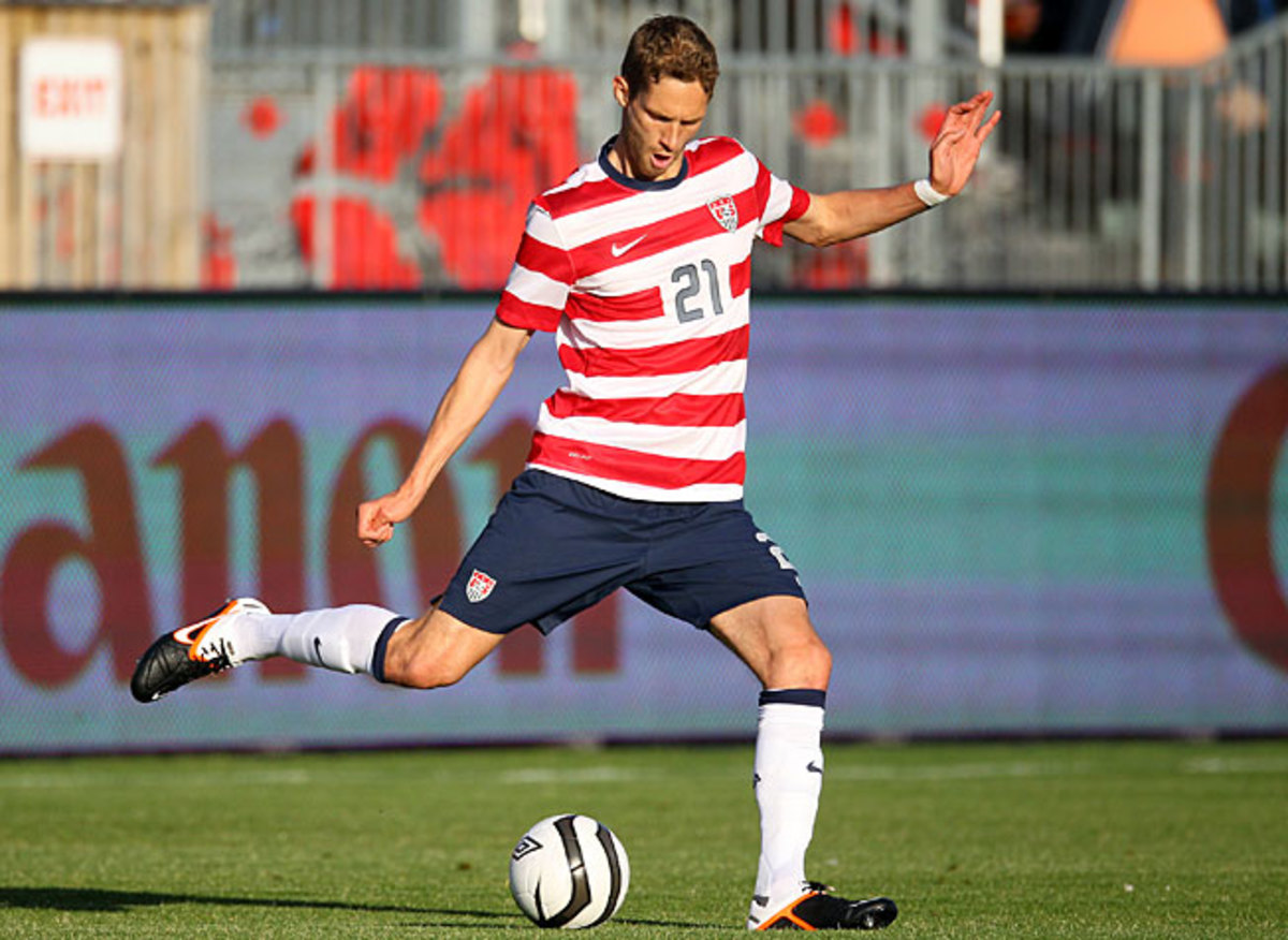 The San Jose Earthquakes have signed U.S. national team veteran center defender Clarence Goodson.