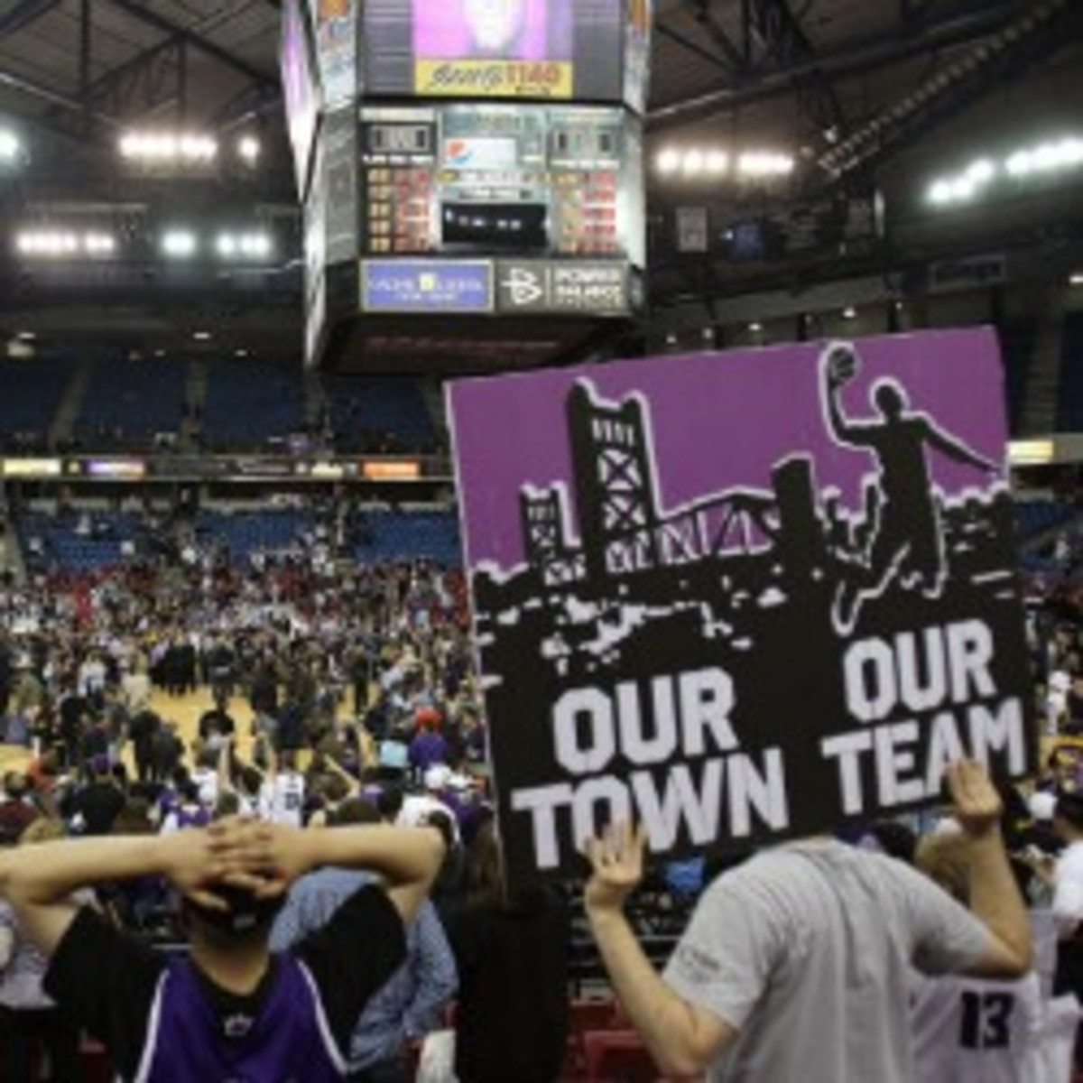 Sacramento mayor Kevin Johnson says he has a plan to keep team from moving to Seattle. (Jed Jacobsohn/Getty Images