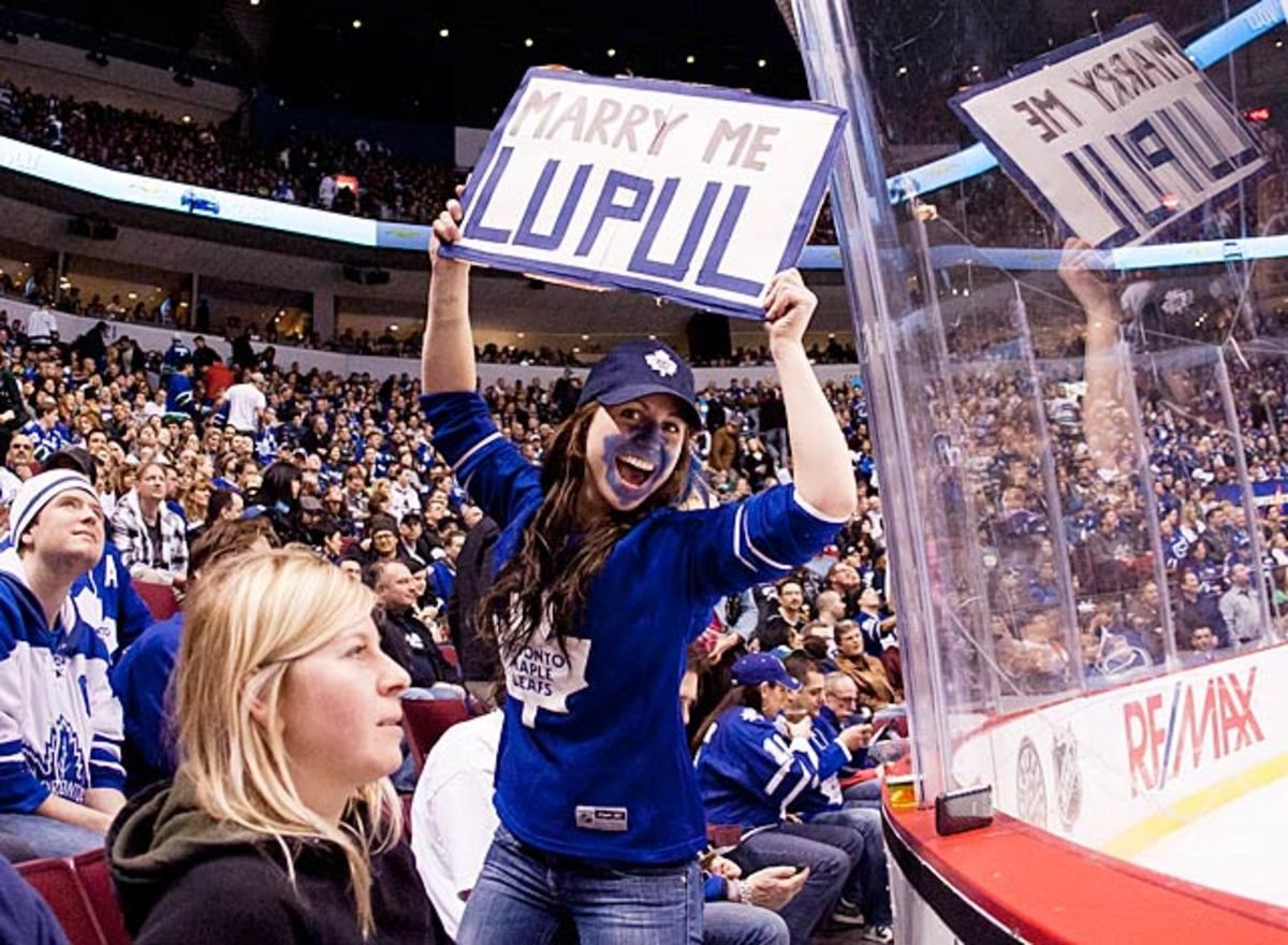 130214090503-lupul-fan-love-sign-single-image-cut.jpg