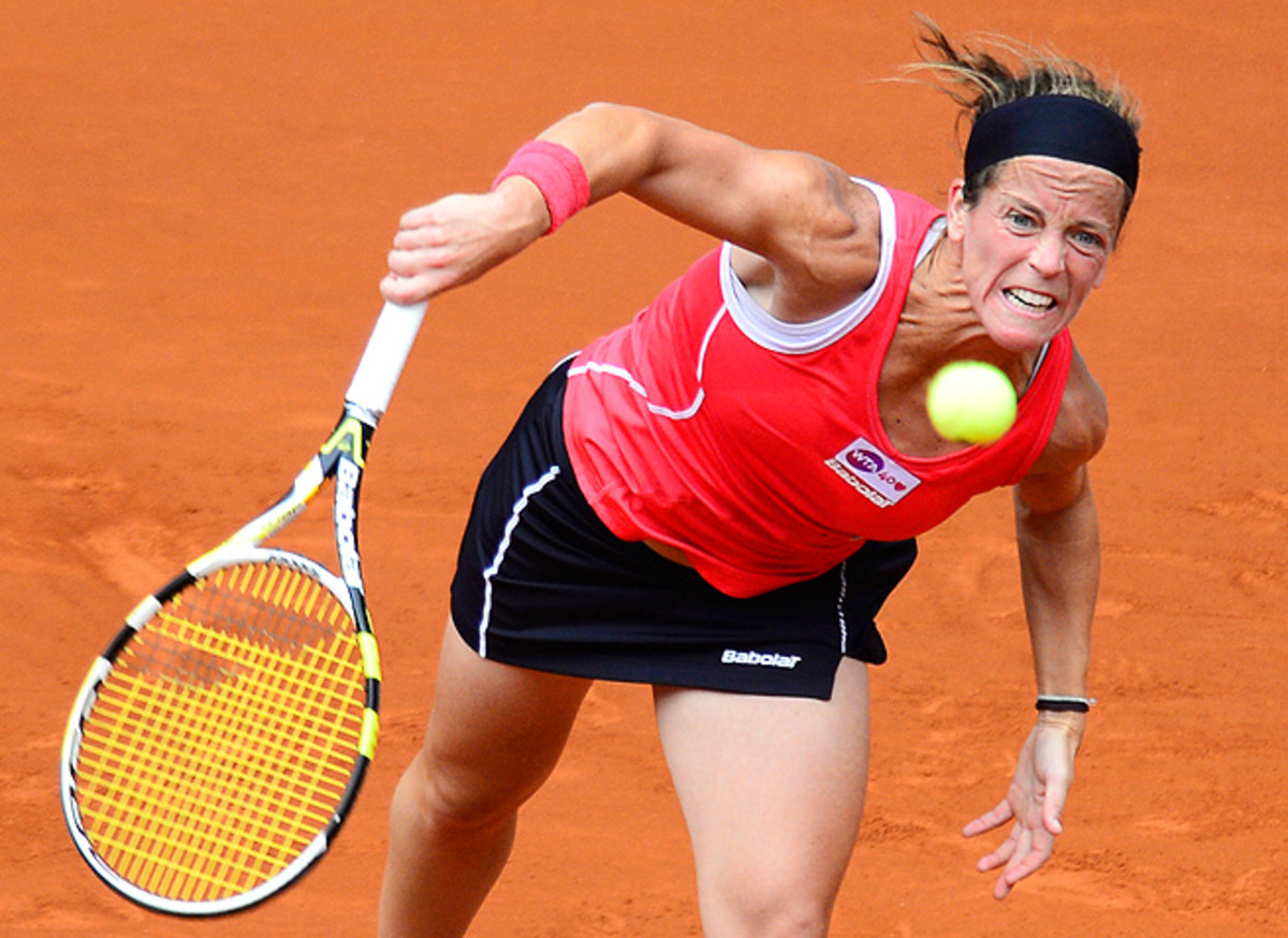 No. 5-seed Lourdes Dominguez Lino came back from behind to beat Teliana Pereira 3-6, 6-4, 6-3.