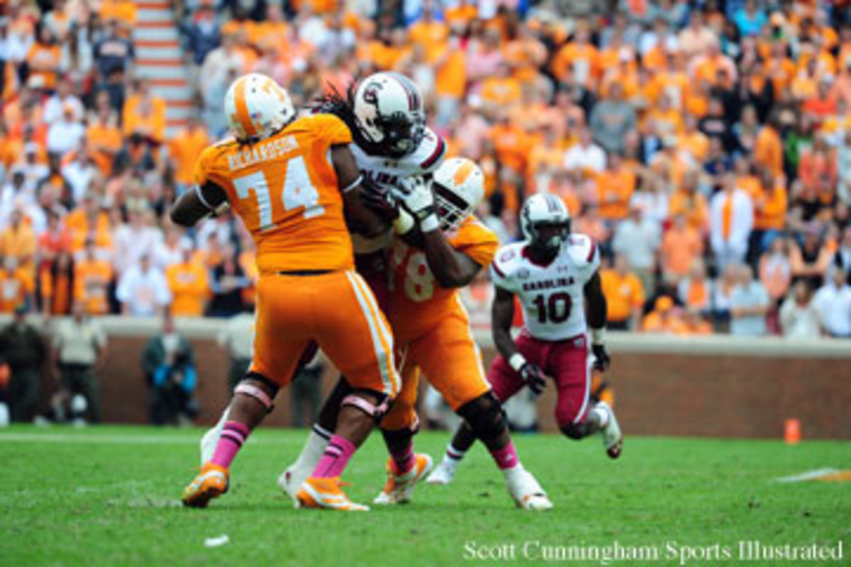 clowney-inline-double-team360-NEW