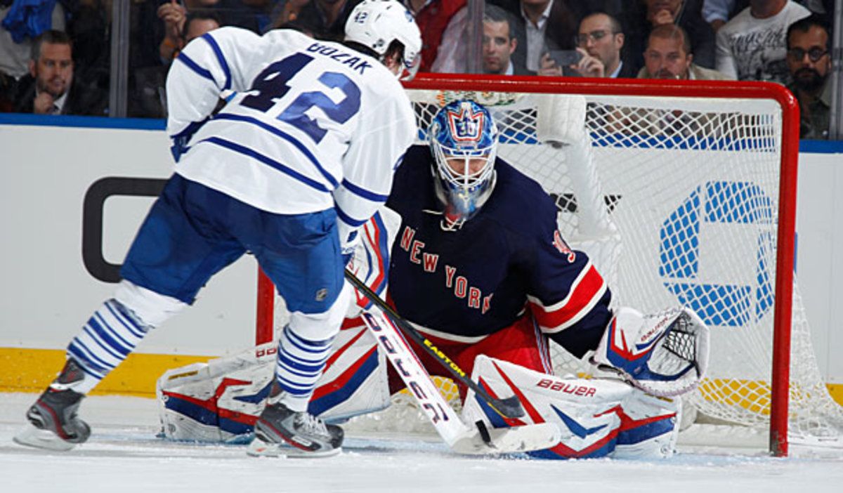 Tyler Bozak tries to score on Henrik Lundqvist in a shootout