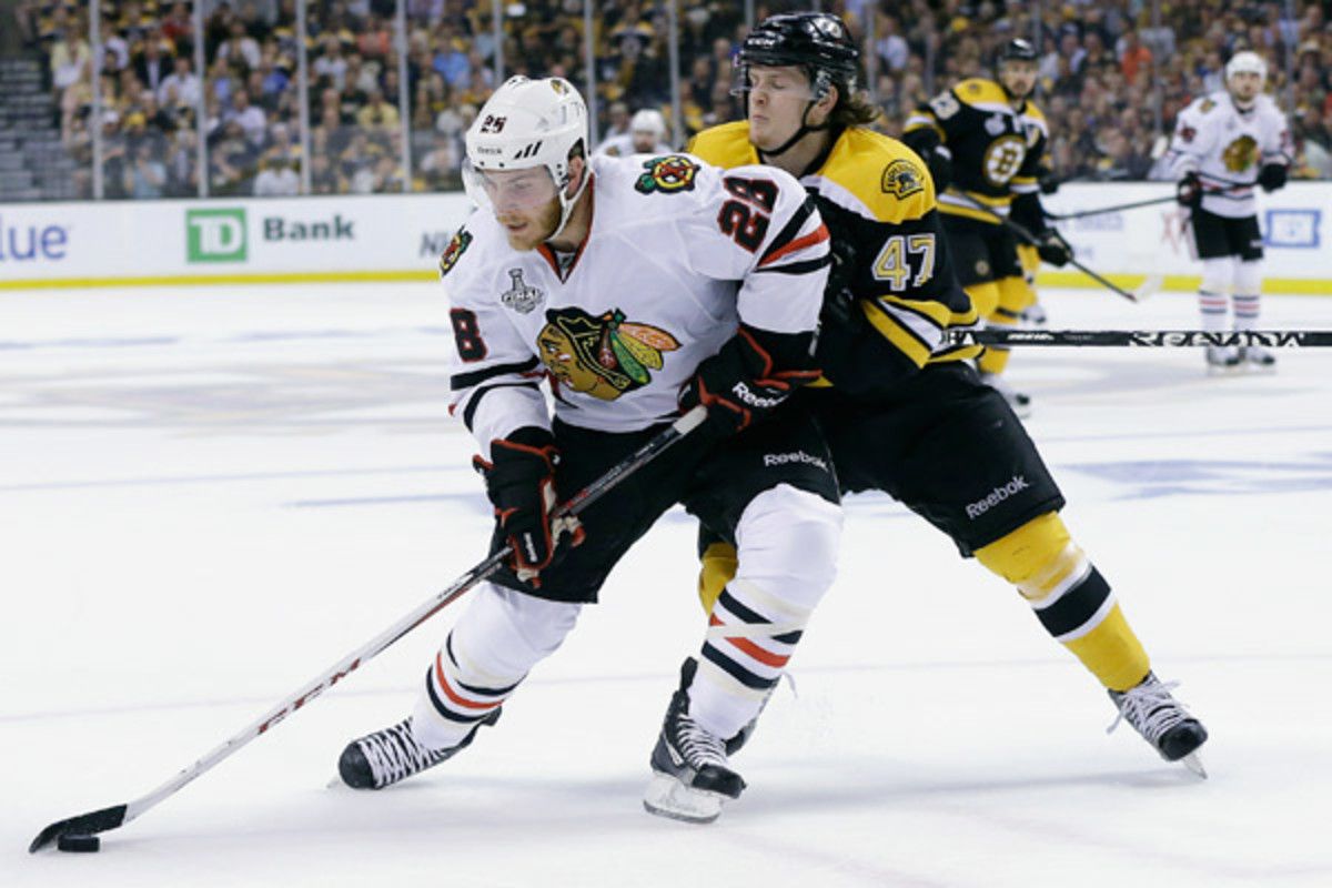 Blackhawks fall 2-0 to Bruins in Game 3