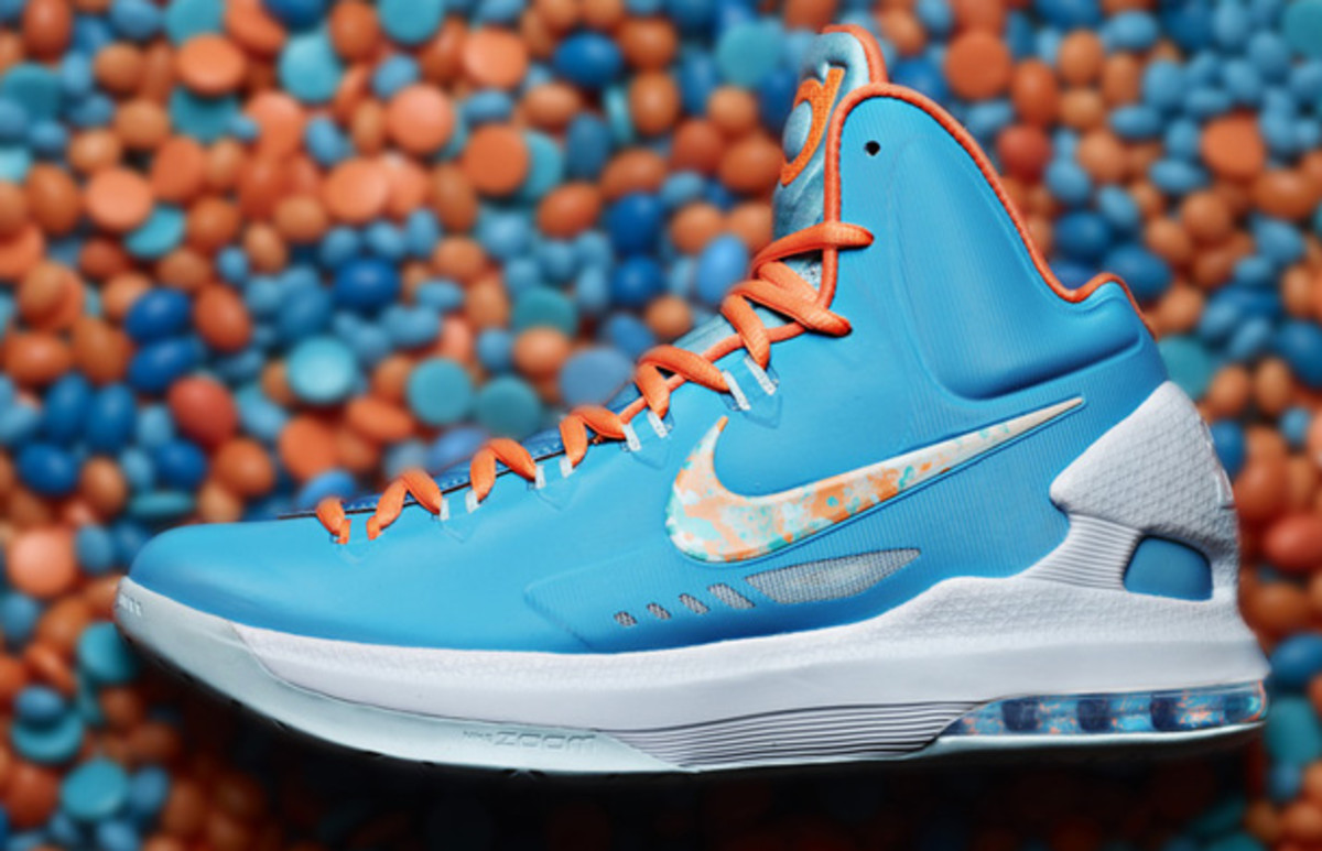 The Easter colorway for Kevin Durant's signature shoe (Nike).