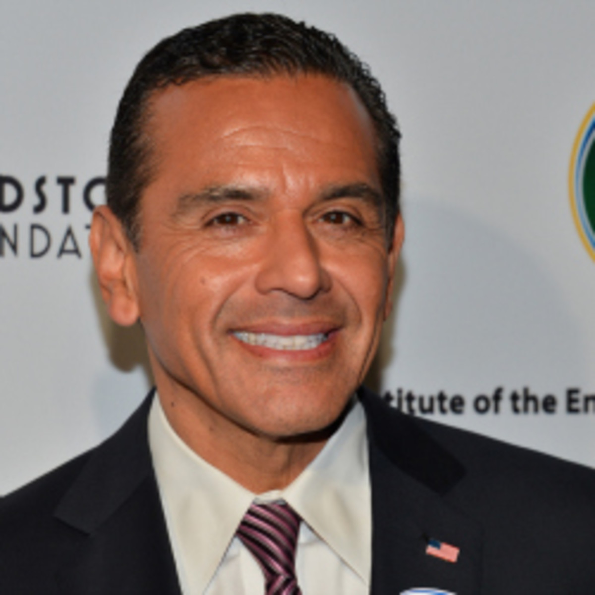 Los Angeles Mayor Antonio Villaraigosa wrote to the USOC stating the city's interest in hosting the 2024 Olympic Games. (Alberto E. Rodriguez/Getty Images)